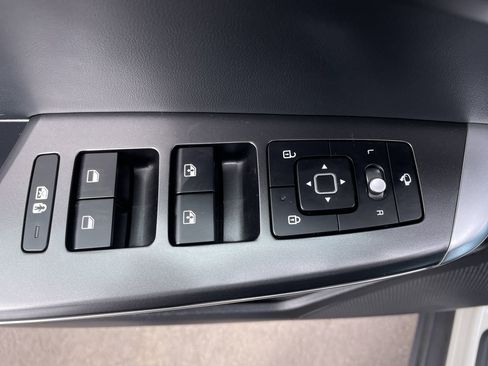 Certified 2024 Kia EV6 Light AWD/4WD image 18
