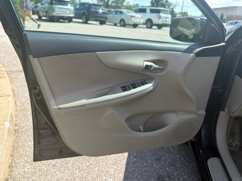 Used 2013 Toyota Corolla LE FWD image 16