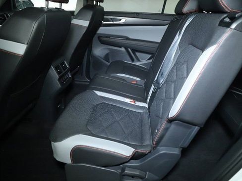 Used 2025 Volkswagen Atlas Peak Edition SE image 16