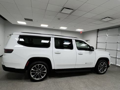 Used 2024 Jeep Wagoneer L Series II w/ Premium Group I image 14