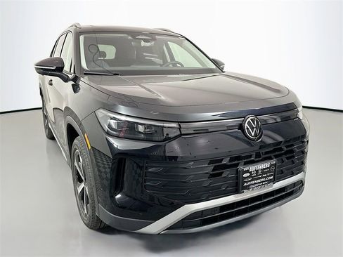 New 2026 Volkswagen Tiguan SE AWD/4WD image 1