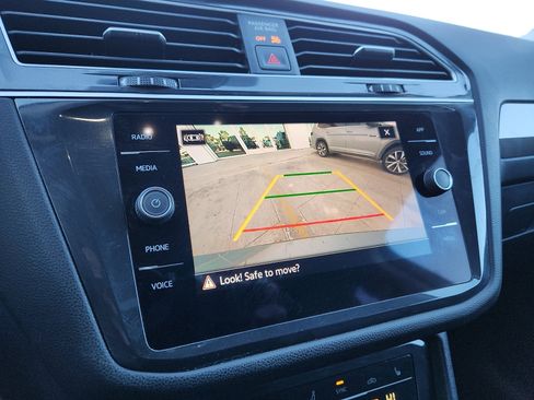 Used 2024 Volkswagen Tiguan SE image 18