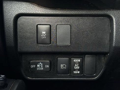 Used 2022 Toyota Tacoma TRD Off-Road AWD/4WD image 23