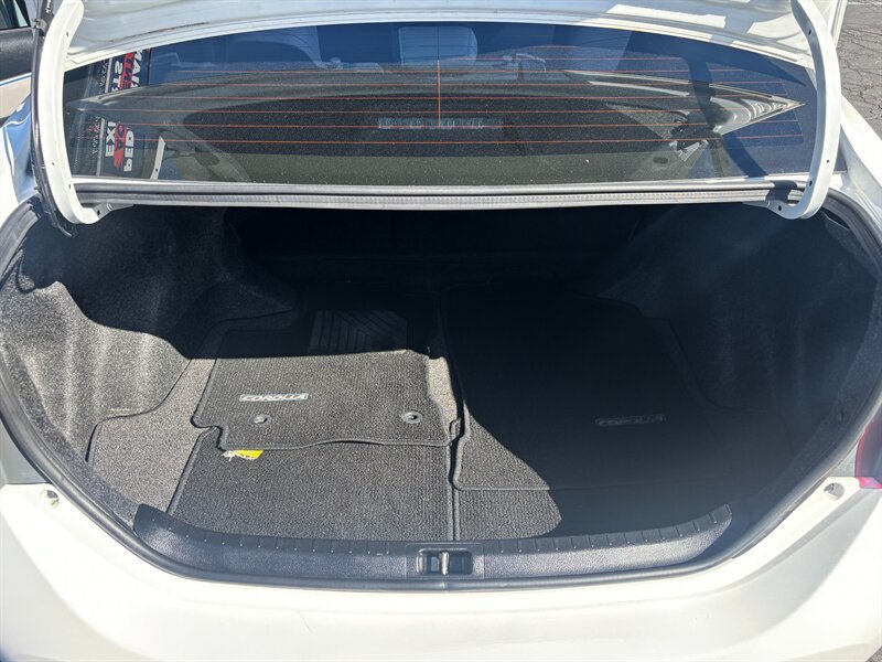 Used 2016 Toyota Corolla LE FWD image 12