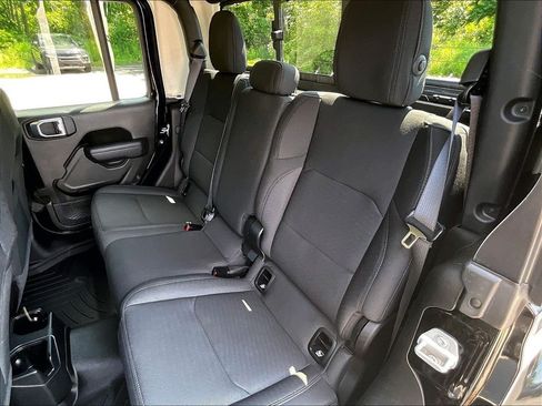 Used 2022 Jeep Gladiator Sport AWD/4WD image 23