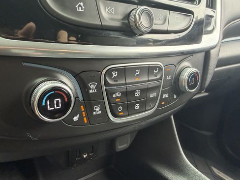 Used 2019 Chevrolet Traverse RS w/ LPO, Floor Liner Package FWD image 43