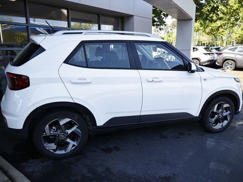 Used 2025 Hyundai Venue SEL FWD image 7