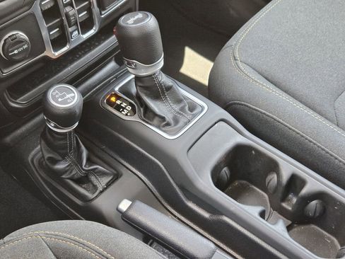 Used 2025 Jeep Wrangler Sahara AWD/4WD image 9