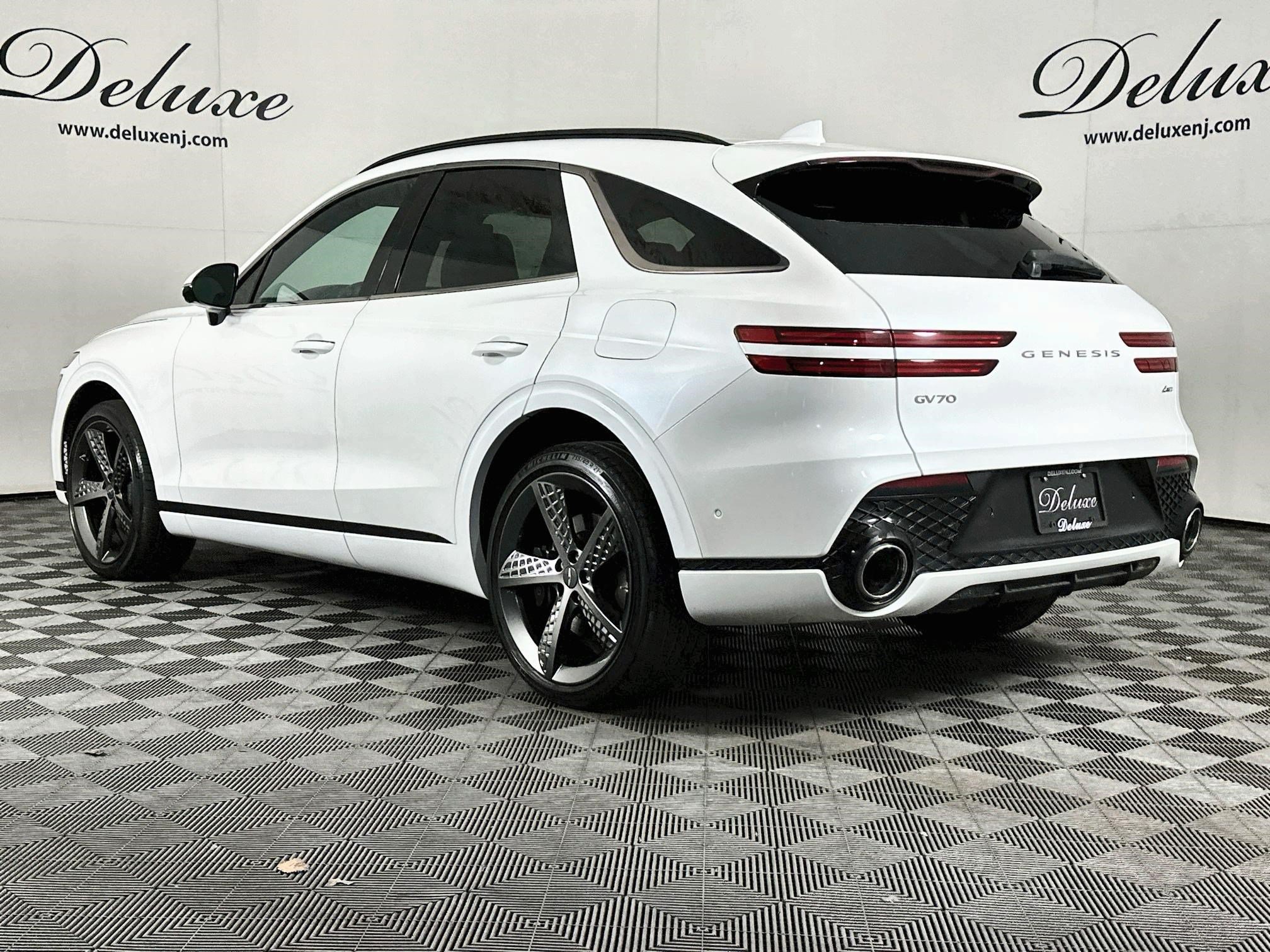 Used 2023 Genesis GV70 2.5T w/ Sport Prestige Package AWD/4WD image 4