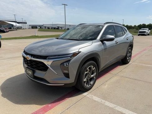 Used 2025 Chevrolet Trax LT w/ Driver Confidence Package FWD image 7