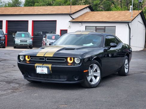 Used 2017 Dodge Challenger SXT w/ Cold Weather Group RWD image 1