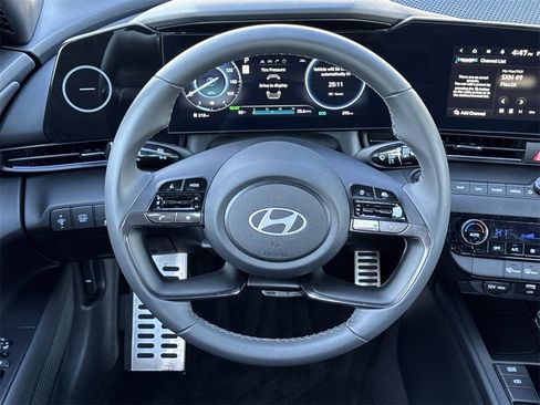 Used 2025 Hyundai Elantra SEL image 23