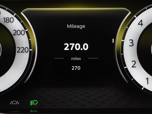 Used 2025 Aston Martin V8 Vantage Coupe image 22