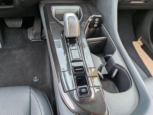 Certified 2025 Toyota Crown Signia AWD/4WD image 33