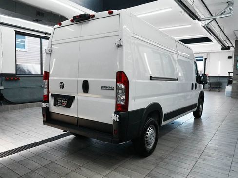 Used 2025 RAM ProMaster 2500 w/ Convenience Group FWD image 8