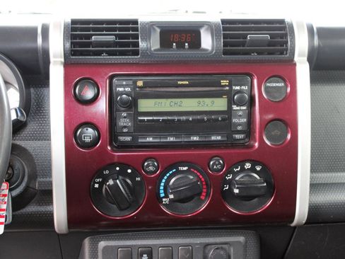 Used 2007 Toyota FJ Cruiser 4WD image 11