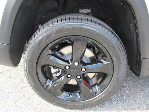 New 2026 Jeep Grand Cherokee L Limited image 8