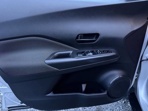 Used 2018 Nissan Kicks S image 13