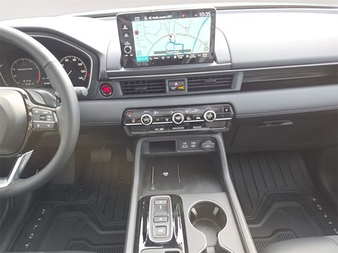 New 2025 Honda Pilot Touring image 11