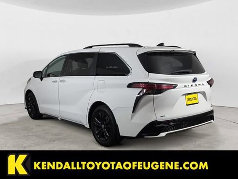 Used 2024 Toyota Sienna XSE AWD/4WD image 3