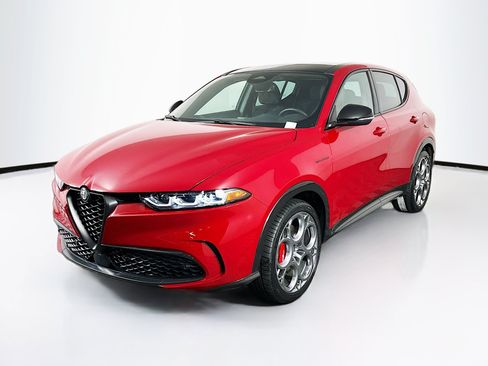 Used 2024 Alfa Romeo Tonale Veloce AWD/4WD image 3