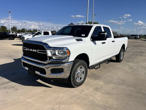 Used 2024 RAM 2500 Tradesman w/ Chrome Appearance Group AWD/4WD image 7