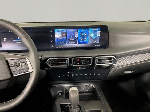 Certified 2026 Nissan Sentra SV w/ SV Convenience Package FWD image 9