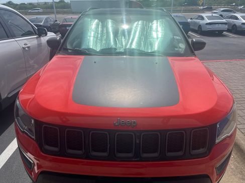 Used 2019 Jeep Compass Trailhawk w/ Leather Interior Group AWD/4WD image 2