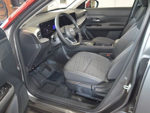 Used 2025 Nissan Kicks SV AWD/4WD image 28