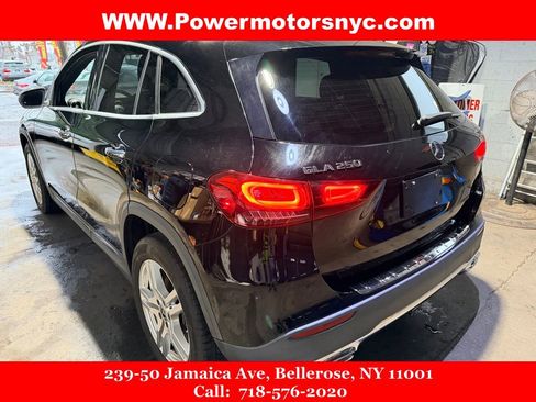 Used 2021 Mercedes-Benz GLA 250 4MATIC w/ Premium Package image 4