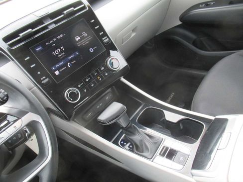 Used 2023 Hyundai Tucson SE image 28