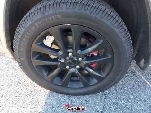 Used 2018 Jeep Grand Cherokee Altitude image 16