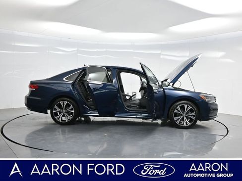 Used 2022 Volkswagen Passat 2.0T SE FWD image 4