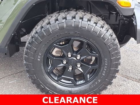 Used 2022 Jeep Gladiator Willys image 8