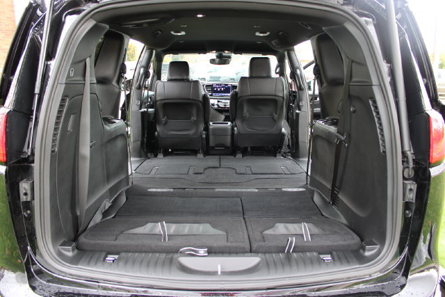 Used 2025 Chrysler Voyager LX FWD image 48