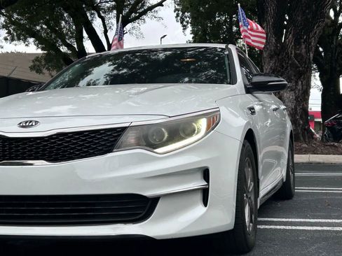 Used 2017 Kia Optima LX w/ Value Package image 12