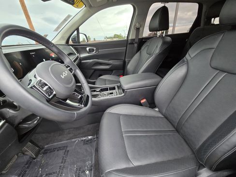 Used 2025 Kia Sorento EX w/ Panoramic Sunroof Package image 18