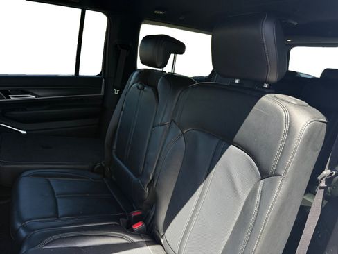 Used 2024 Jeep Wagoneer L Series II RWD image 16