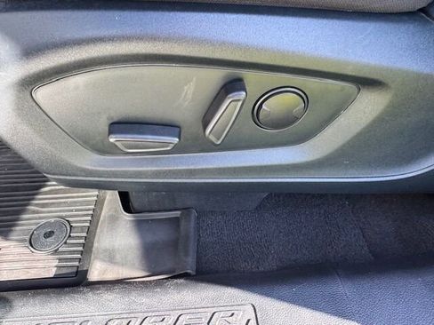 Used 2021 Ford Explorer XLT image 14