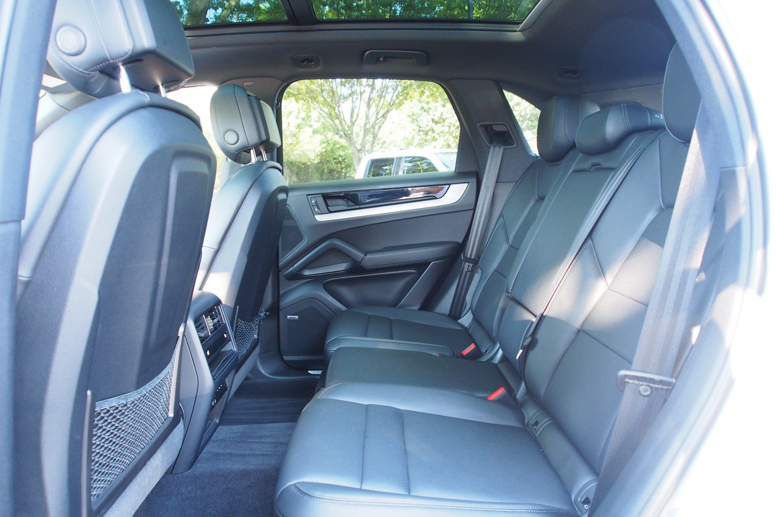 Used 2024 Porsche Cayenne AWD/4WD image 20