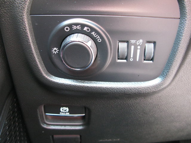 Used 2024 Jeep Grand Cherokee Laredo X w/ Luxury Tech Group I AWD/4WD image 17