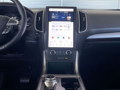 Used 2024 Ford Edge SEL image 18