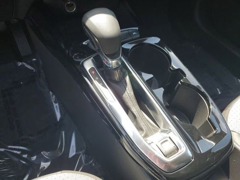 Used 2025 Chevrolet Trax LT w/ LT Convenience Package image 26