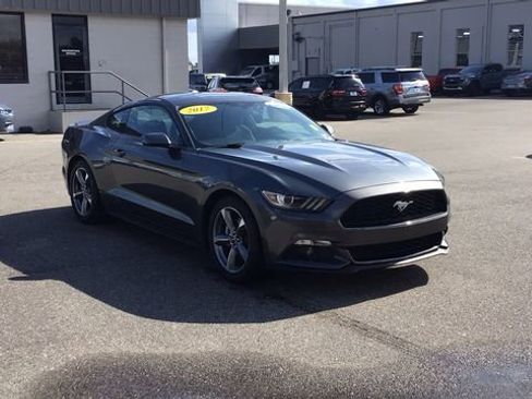 Certified 2017 Ford Mustang Coupe image 4