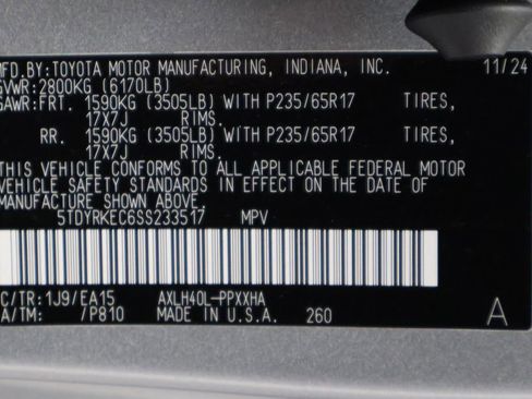 Certified 2025 Toyota Sienna XLE image 17