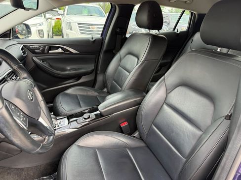 Used 2017 INFINITI QX30 Premium FWD image 10