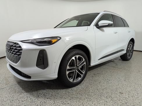 New 2025 Audi Q5 Premium image 3