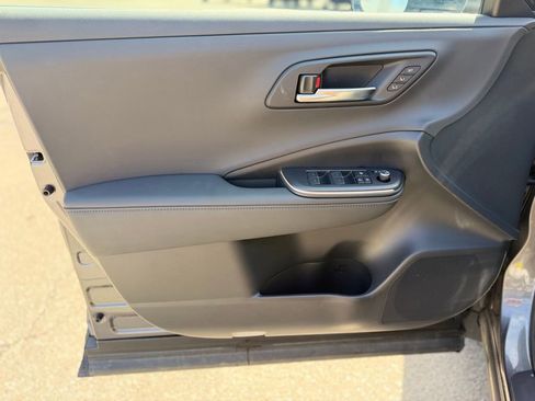 Used 2023 Toyota Crown image 9