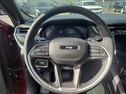 Certified 2025 Jeep Grand Cherokee Limited w/ Black Appearance Package image 22