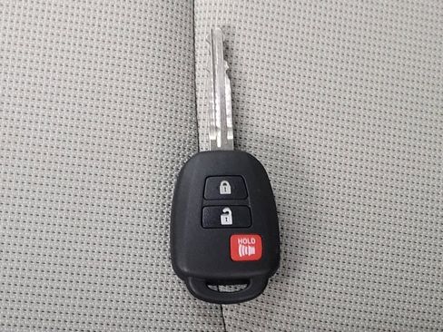 Used 2023 Toyota Corolla Cross L FWD image 32